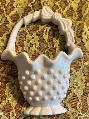 White Burwood plastic Basket with Bow Handle